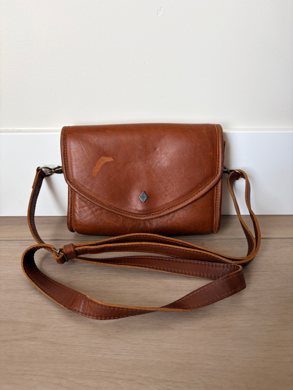 Nena & Co Tesoro Crossbody Wallet in Cafe